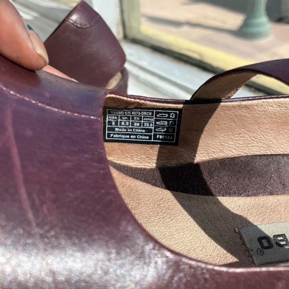 Beautiful brown Mary Jane’s - Picture 4 of 8